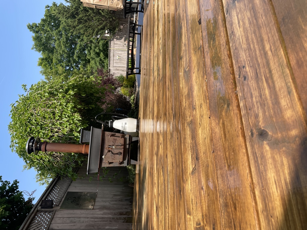 Top quaility Deck Cleaning in Paris Ontario 