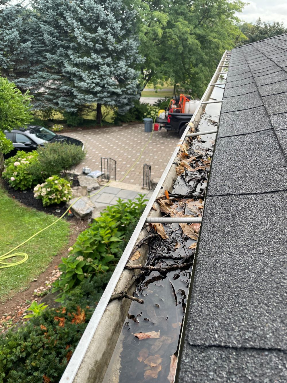 Top Quality Eavestrough Gutter Cleaning Performed in Caledonia Ontario  